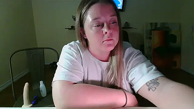 Snapshot of Artgirlie31 chatting on November 12, 2025, 4:46 am Artgirlie31 online show from November 12, 2025, 4:46 am