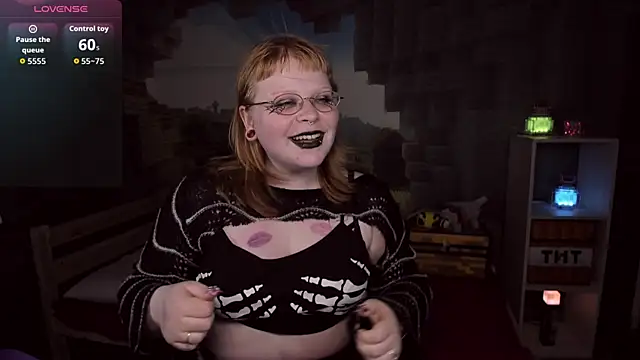 Snapshot of LottieReed chatting on October 24, 2025, 5:42 pm LottieReed online show from October 24, 2025, 5:42 pm