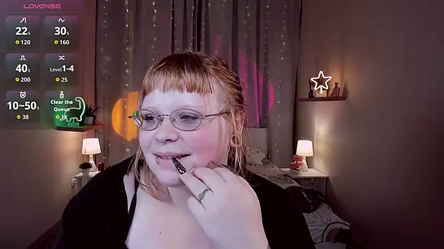 Snapshot of LottieReed chatting on November 14, 2025, 1:43 pm LottieReed online show from November 14, 2025, 1:43 pm