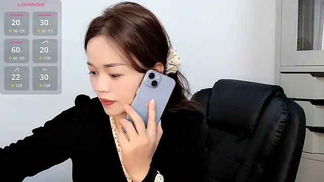 Ella-61 online show from November 6, 2025, 1:17 am