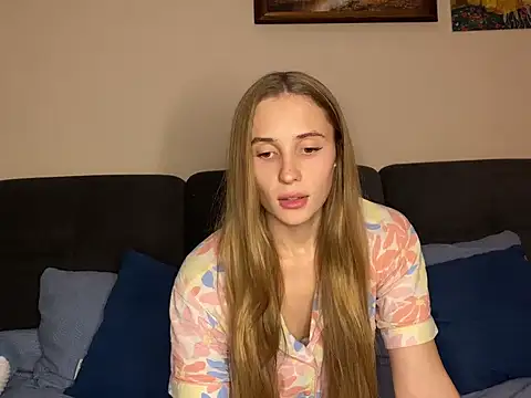 little-girl05 online show from December 3, 2025, 8:07 pm