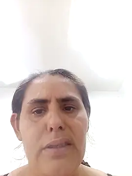 blanca24325 online show from November 13, 2025, 4:28 pm