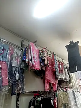 blanca24325 online show from December 2, 2025, 4:02 pm