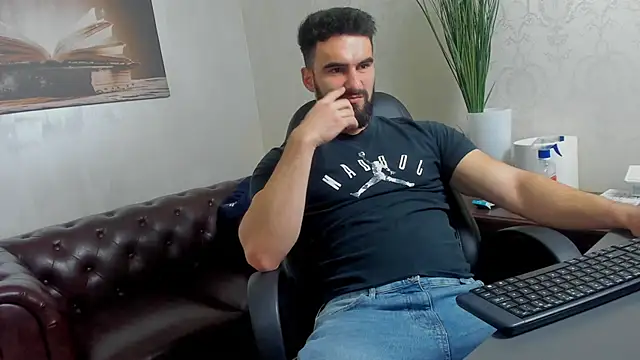 Snapshot of MicahLane chatting on November 2, 2025, 5:43 am MicahLane online show from November 2, 2025, 5:43 am