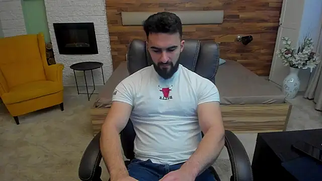 Snapshot of MicahLane chatting on November 10, 2025, 5:28 am MicahLane online show from November 10, 2025, 5:28 am