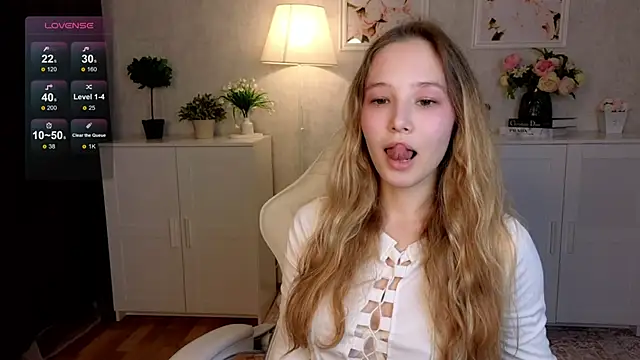 Snapshot of insaneinsomnia chatting on October 31, 2025, 9:10 am insaneinsomnia online show from October 31, 2025, 9:10 am