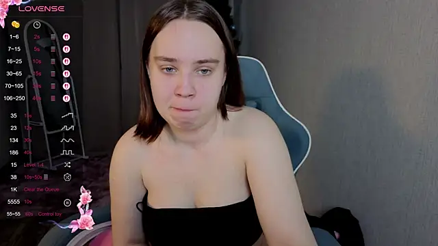 LunaDreeam online show from December 15, 2025, 3:38 pm