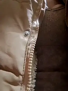 TRIEUTRIEU20 online show from November 28, 2025, 1:08 am