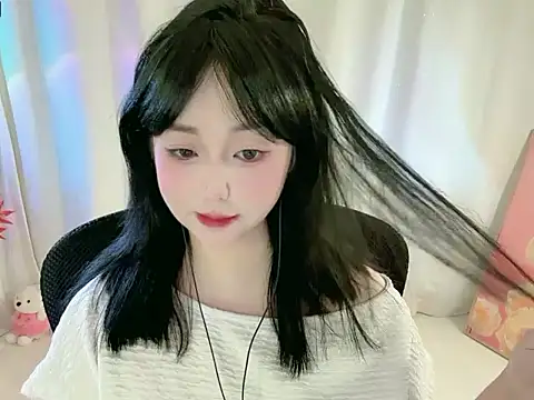 Snapshot of Clover_zizi chatting on December 18, 2025, 7:31 pm Clover zizi online show from December 18, 2025, 7:31 pm