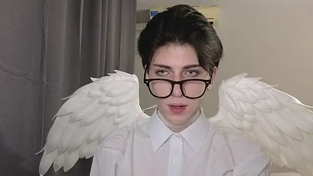 Oliver star boy  online show from October 30, 2025, 5:02 pm