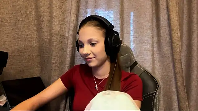 Snapshot of Softixq chatting on October 29, 2025, 1:13 pm Softixq online show from October 29, 2025, 1:13 pm