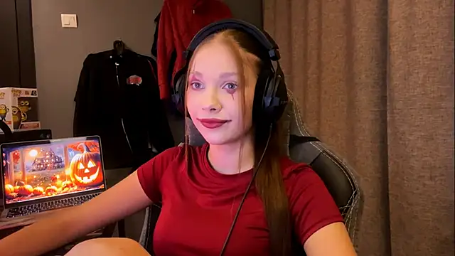 Snapshot of Softixq chatting on November 1, 2025, 1:24 pm Softixq online show from November 1, 2025, 1:24 pm