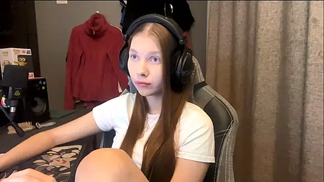 Snapshot of Softixq chatting on November 3, 2025, 3:13 pm Softixq online show from November 3, 2025, 3:13 pm