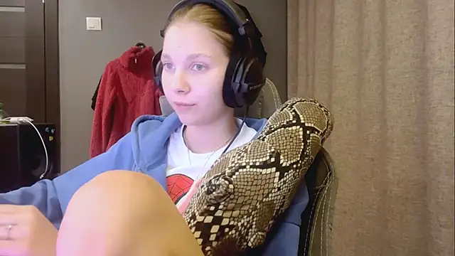 Snapshot of Softixq chatting on November 4, 2025, 4:17 pm Softixq online show from November 4, 2025, 4:17 pm