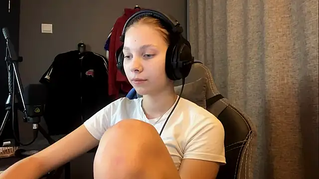 Snapshot of Softixq chatting on November 5, 2025, 4:40 pm Softixq online show from November 5, 2025, 4:40 pm