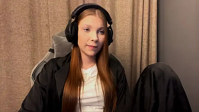 Snapshot of Softixq chatting on November 7, 2025, 4:07 pm Softixq online show from November 7, 2025, 4:07 pm