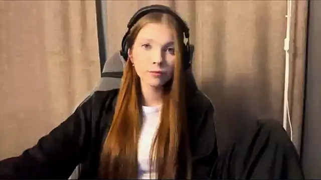 Snapshot of Softixq chatting on November 9, 2025, 3:43 pm Softixq online show from November 9, 2025, 3:43 pm