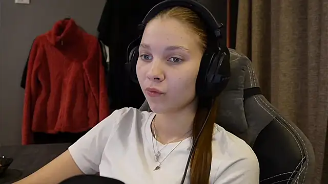 Snapshot of Softixq chatting on November 13, 2025, 3:55 pm Softixq online show from November 13, 2025, 3:55 pm