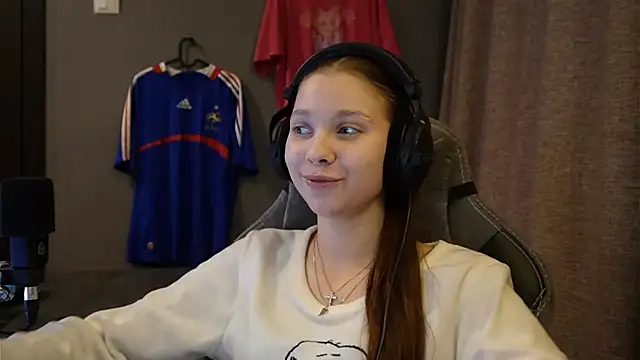 Snapshot of Softixq chatting on November 18, 2025, 3:38 pm Softixq online show from November 18, 2025, 3:38 pm