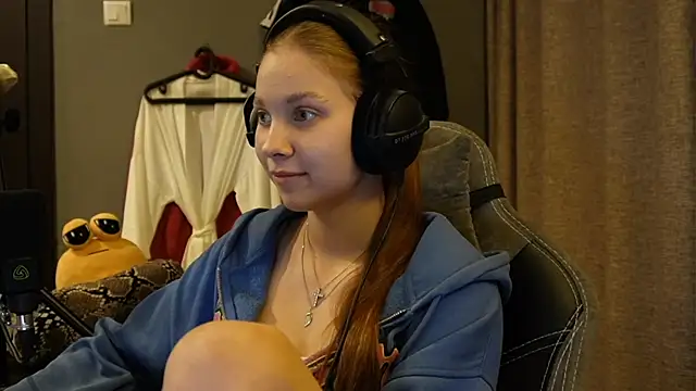 Snapshot of Softixq chatting on November 21, 2025, 3:54 pm Softixq online show from November 21, 2025, 3:54 pm