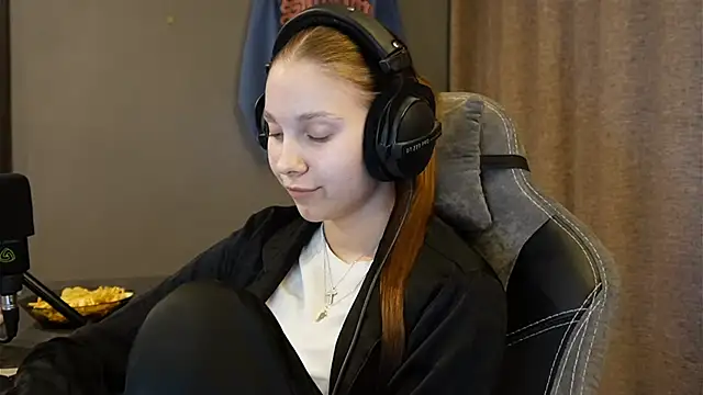 Snapshot of Softixq chatting on November 23, 2025, 2:28 pm Softixq online show from November 23, 2025, 2:28 pm