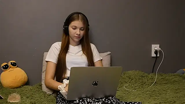 Snapshot of Softixq chatting on December 1, 2025, 2:11 pm Softixq online show from December 1, 2025, 2:11 pm