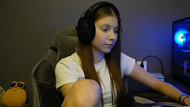 Snapshot of Softixq chatting on December 2, 2025, 2:23 pm Softixq online show from December 2, 2025, 2:23 pm