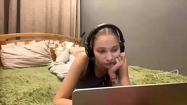 Snapshot of Softixq chatting on December 3, 2025, 3:54 pm Softixq online show from December 3, 2025, 3:54 pm