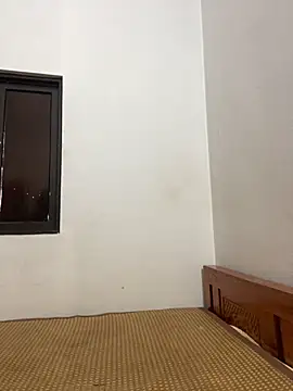 Bee Yellow00 online show from November 2, 2025, 9:22 am