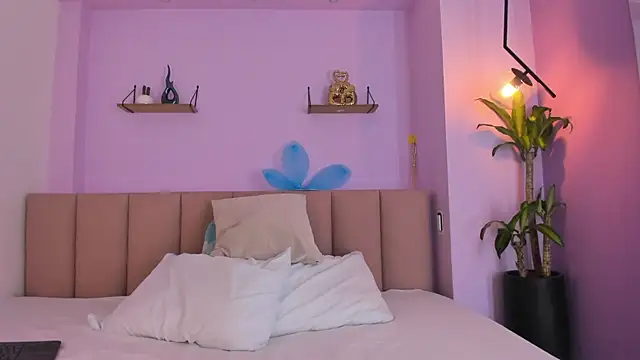 sienna mg online show from November 25, 2025, 7:25 pm