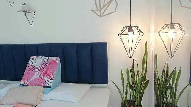 sienna mg online show from December 4, 2025, 3:32 pm