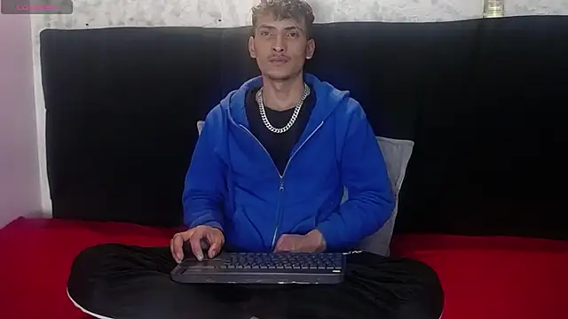 Snapshot of SavageLover_ chatting on December 2, 2025, 4:29 am SavageLover online show from December 2, 2025, 4:29 am