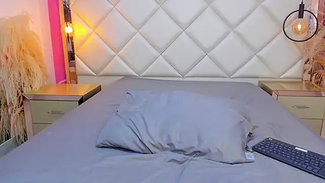 Snapshot of MaroxCute chatting on December 2, 2025, 6:14 pm MaroxCute online show from December 2, 2025, 6:14 pm