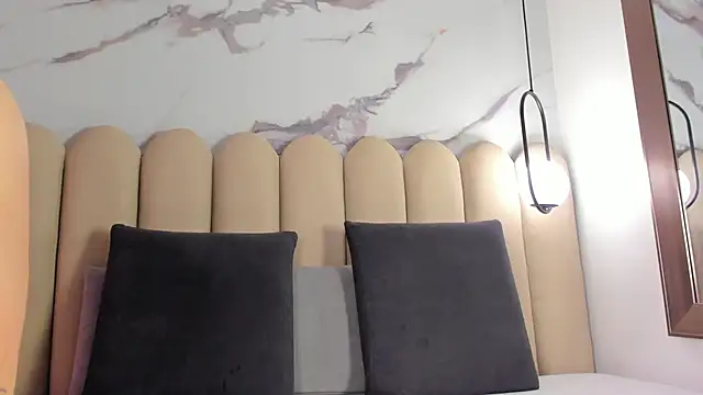 Vittoria  rossi online show from December 5, 2025, 1:09 pm