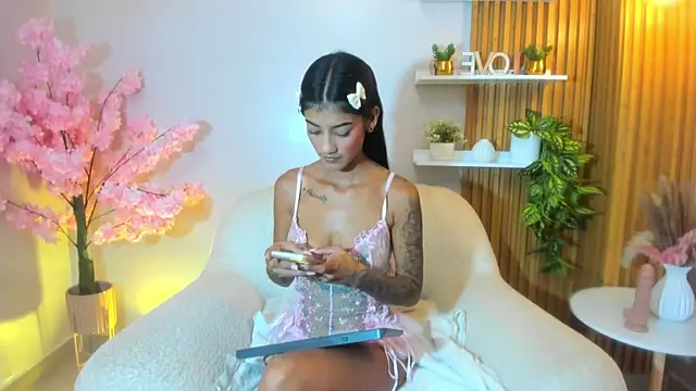 Snapshot of milkybaby_ chatting on December 3, 2025, 5:22 pm milkybaby online show from December 3, 2025, 5:22 pm