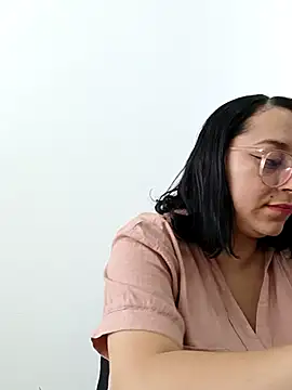 Caroline-17 online show from November 7, 2025, 6:19 pm