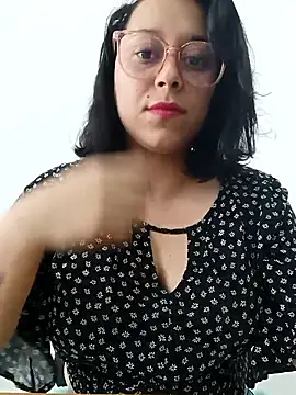 Caroline-17 online show from November 10, 2025, 6:18 pm