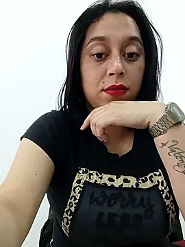 Caroline-17 online show from November 11, 2025, 5:57 pm