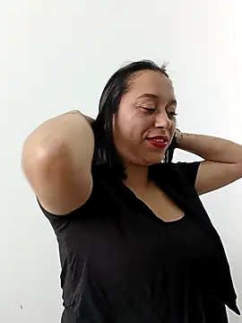 Caroline-17 online show from November 14, 2025, 6:06 pm