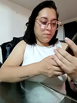 Caroline-17 online show from November 16, 2025, 1:33 am