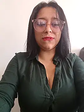 Caroline-17 online show from November 22, 2025, 6:07 pm