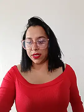 Caroline-17 online show from November 24, 2025, 6:07 pm