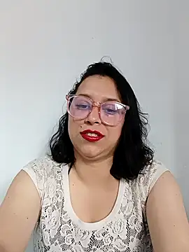 Caroline-17 online show from November 27, 2025, 6:10 pm