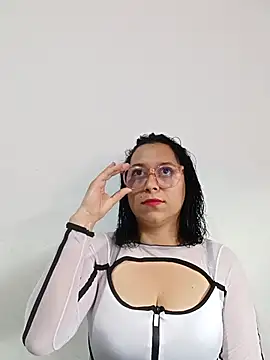 Caroline-17 online show from November 28, 2025, 6:21 pm