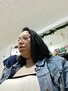 Caroline-17 online show from December 3, 2025, 12:18 am