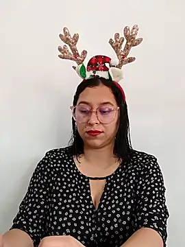 Caroline-17 online show from December 5, 2025, 6:15 pm