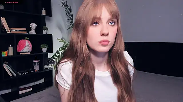 Snapshot of TessaStruble chatting on November 2, 2025, 8:06 am TessaStruble online show from November 2, 2025, 8:06 am