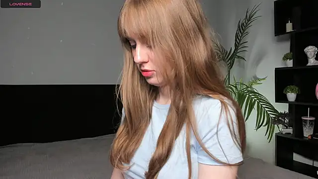 Snapshot of TessaStruble chatting on November 9, 2025, 9:18 am TessaStruble online show from November 9, 2025, 9:18 am