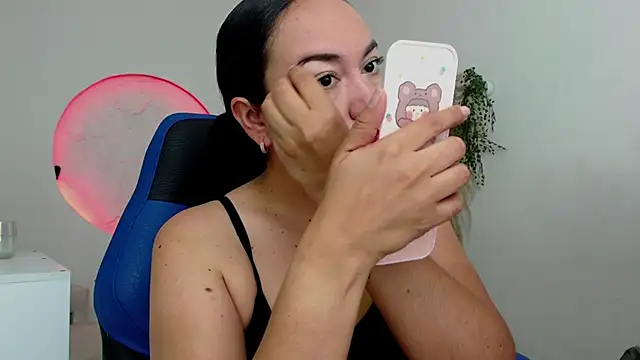 Yadis hot online show from November 25, 2025, 9:59 pm