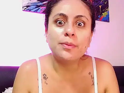 Caroline Jons online show from November 15, 2025, 1:18 pm